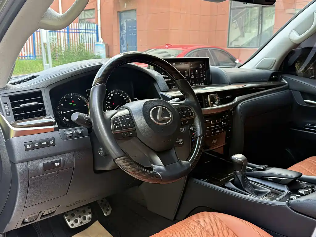 Lexus LX 2019 — фото 10