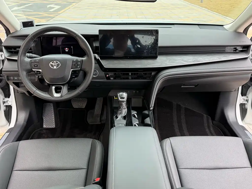 Toyota Camry 2024 — фото 6