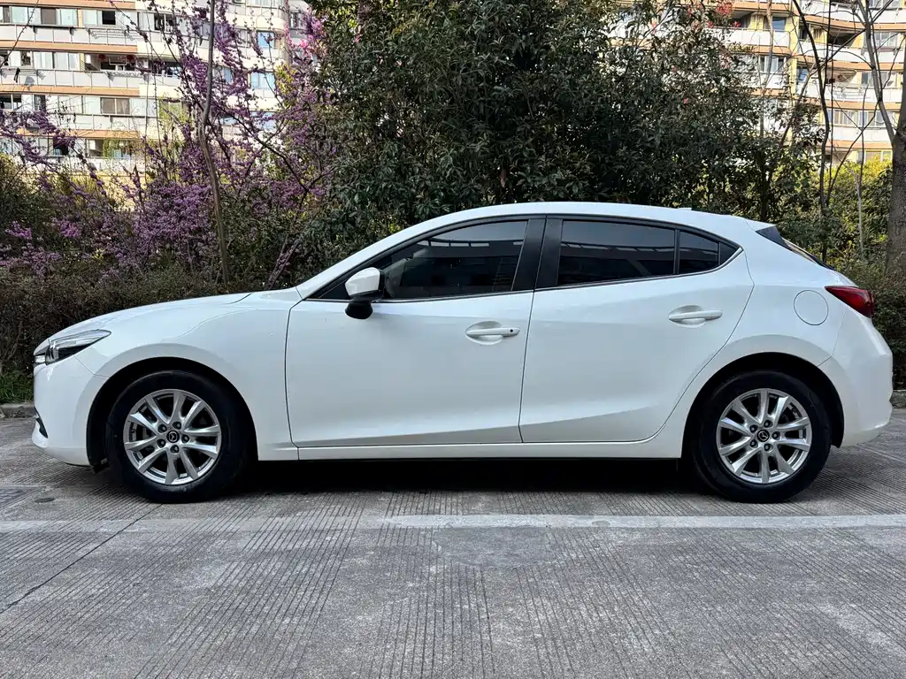 Mazda 3 Axela 2019 — фото 5
