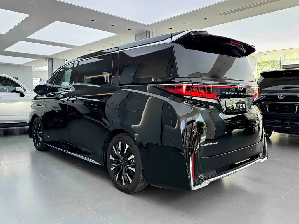 Toyota Vellfire 2024 — фото 18