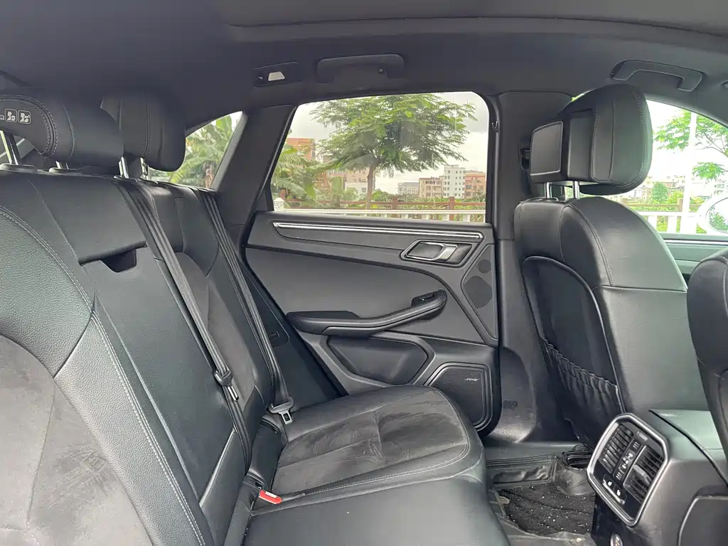 Porsche Macan 2019 — фото 14