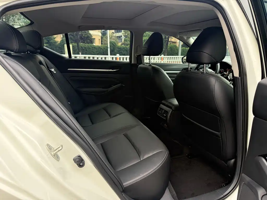 Nissan Teana 2022