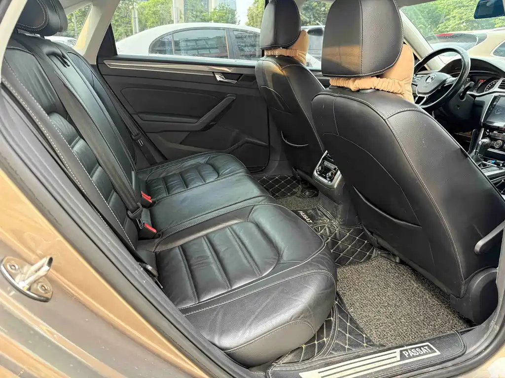 Volkswagen Passat 2017 — фото 13