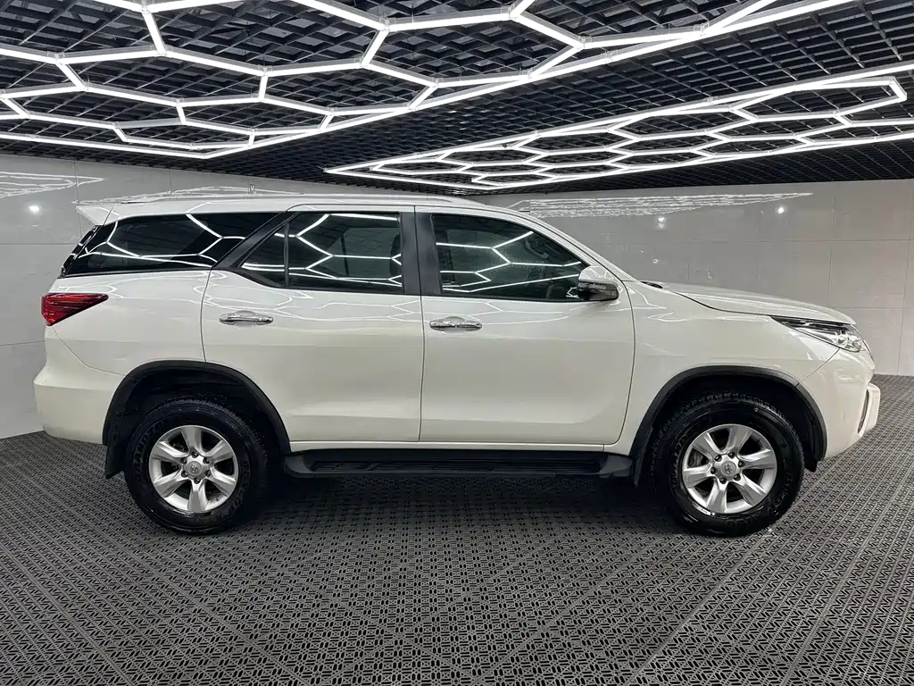 Toyota Fortuner 2019 — фото 6