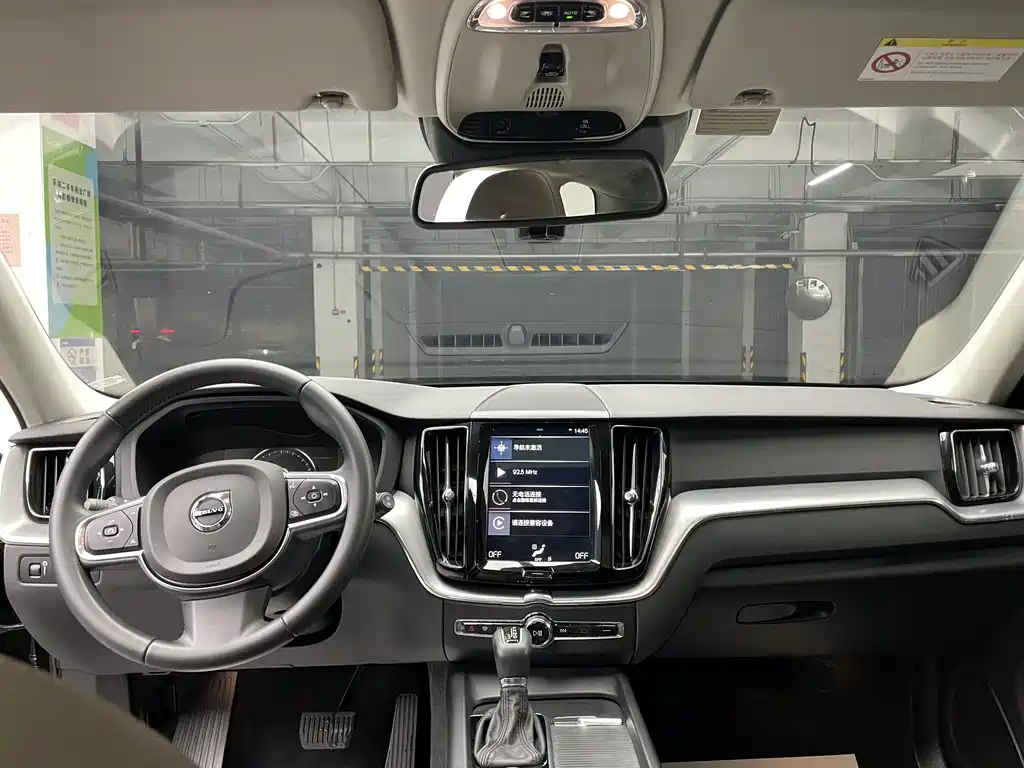 Volvo XC60 2019 — фото 11