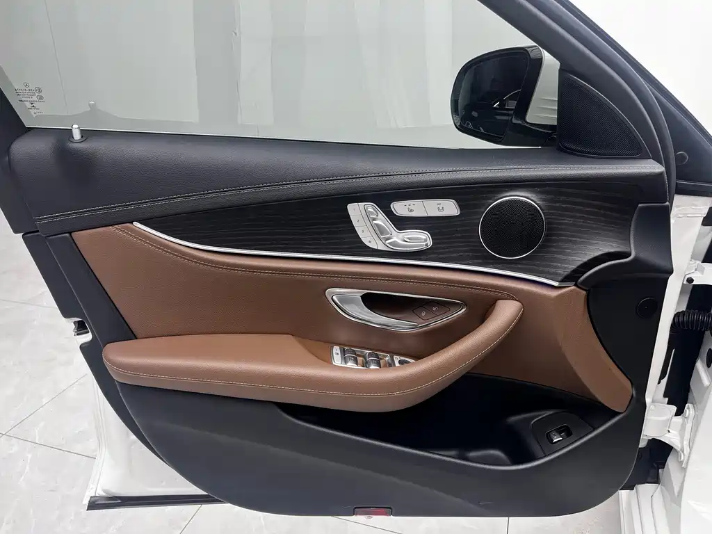 Mercedes-Benz E-Class 2020 — фото 18