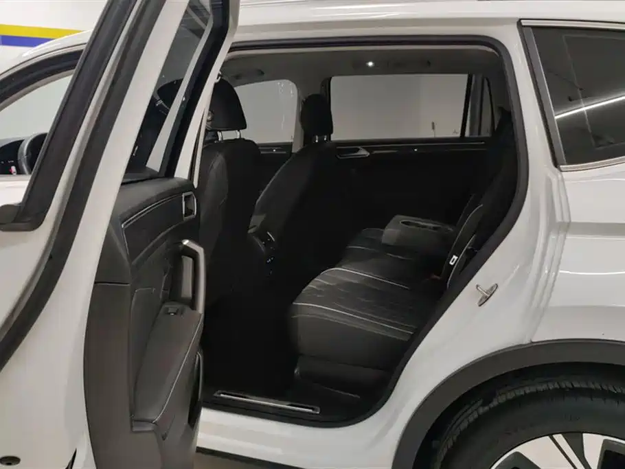 Volkswagen Tiguan L 2023 — фото 11