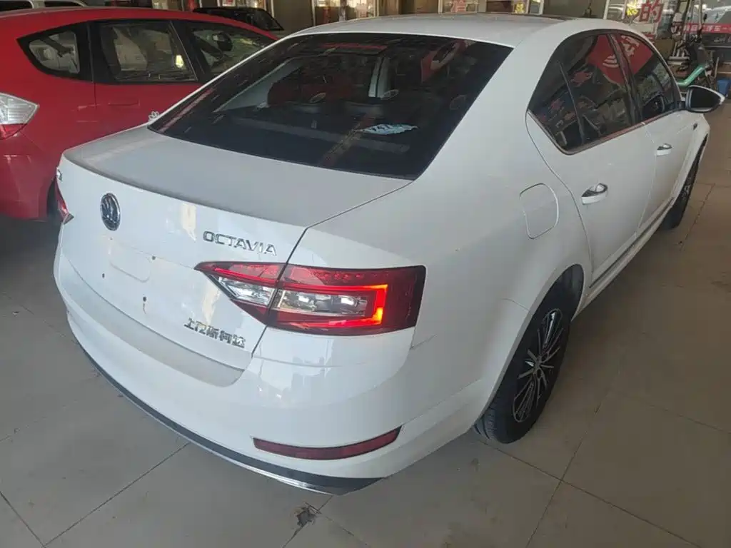 Skoda Octavia 2019 — фото 7