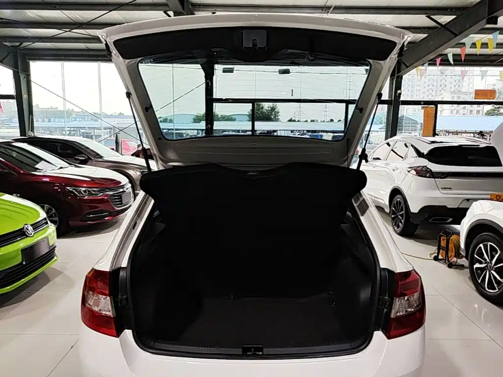 Skoda Rapid Spaceback 2016 — фото 19