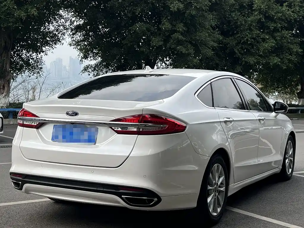 Ford Mondeo 2017 — фото 13