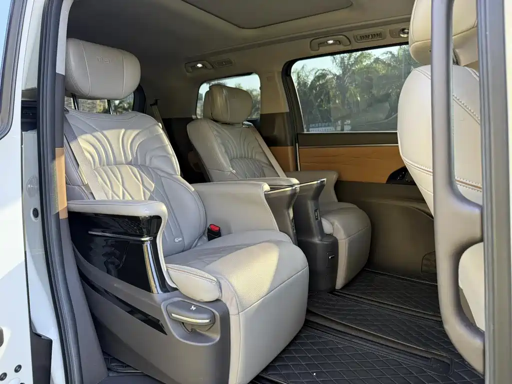 GAC Motor Trumpchi M8 2025 — фото 20