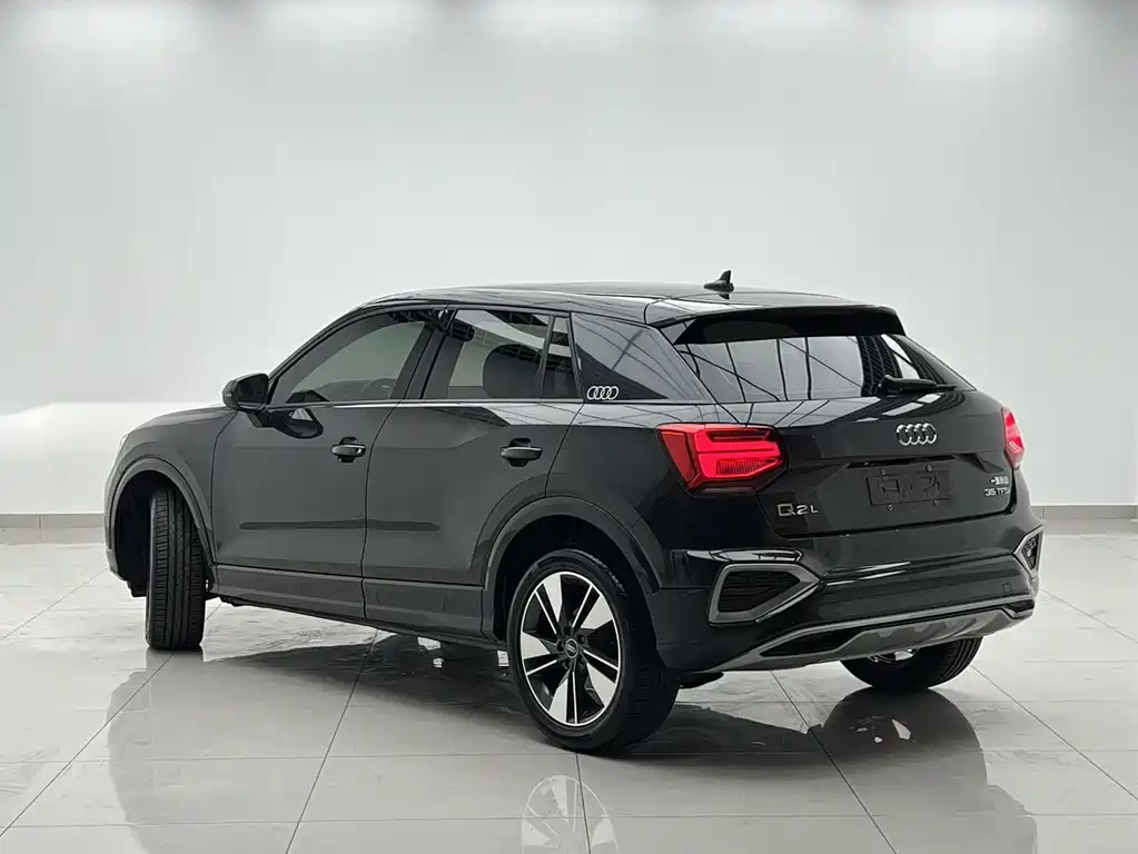 Audi Q2L 2023