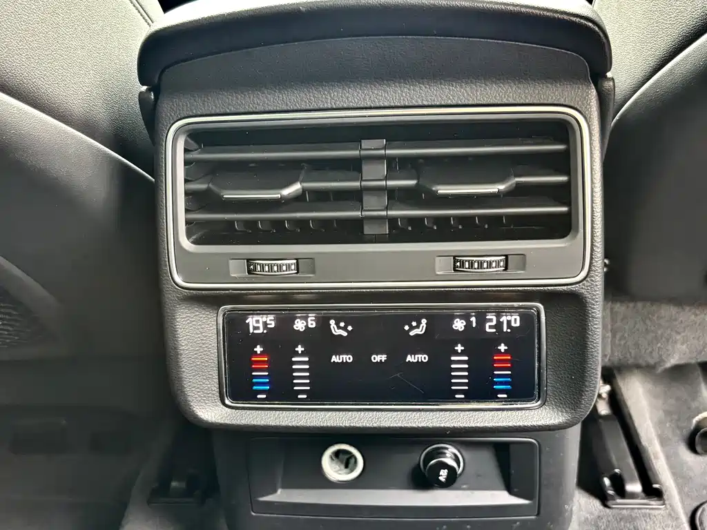 Audi Q7 2023 — фото 16