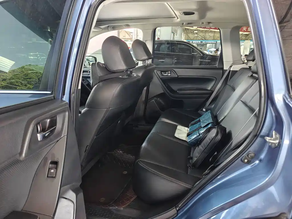Subaru Forester 2015 — фото 10