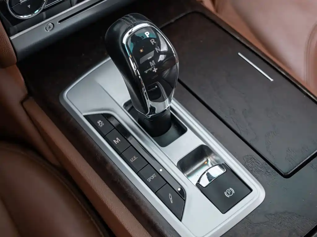 Maserati Quattroporte 2015 — фото 15