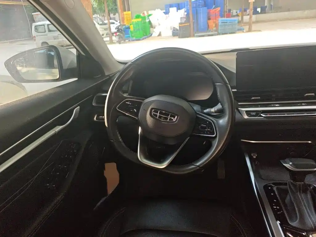 Geely Emgrand 2023