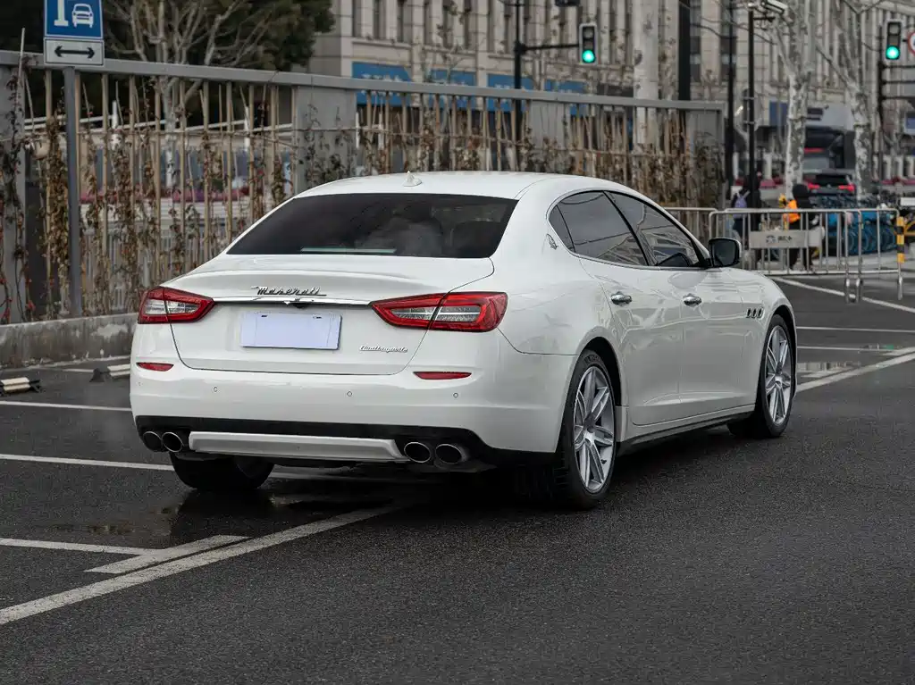 Maserati Quattroporte 2015 — фото 4