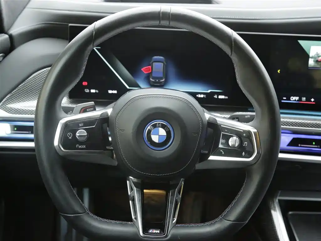 BMW i7 M70L 2023 — фото 14