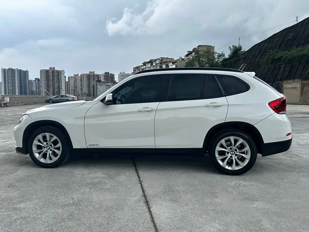 BMW X1 2015 — фото 8