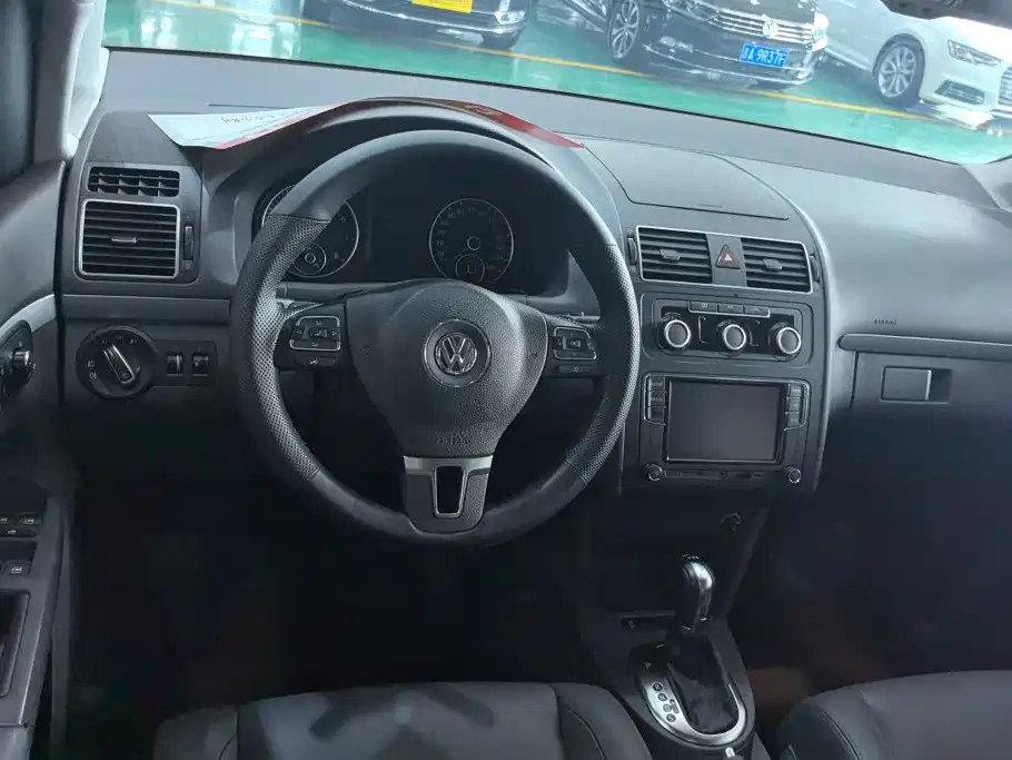 Volkswagen Touran 2016 — фото 15