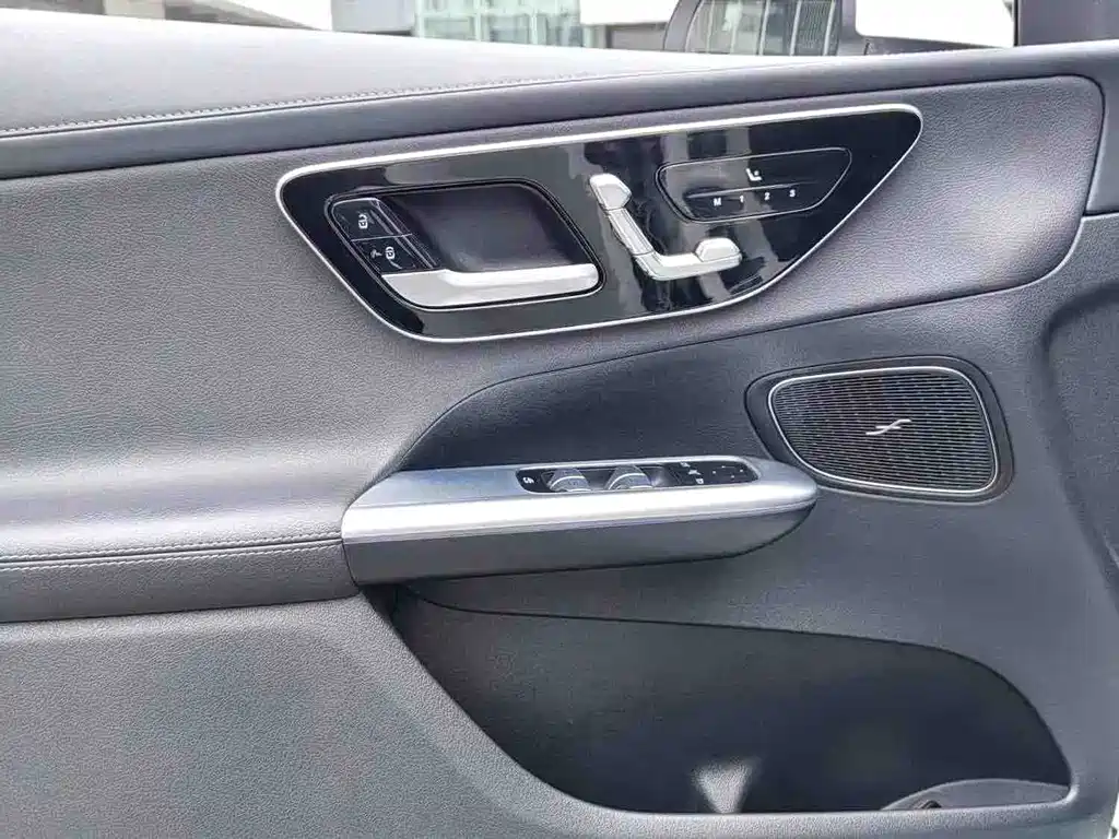 Mercedes-Benz GLC 2023