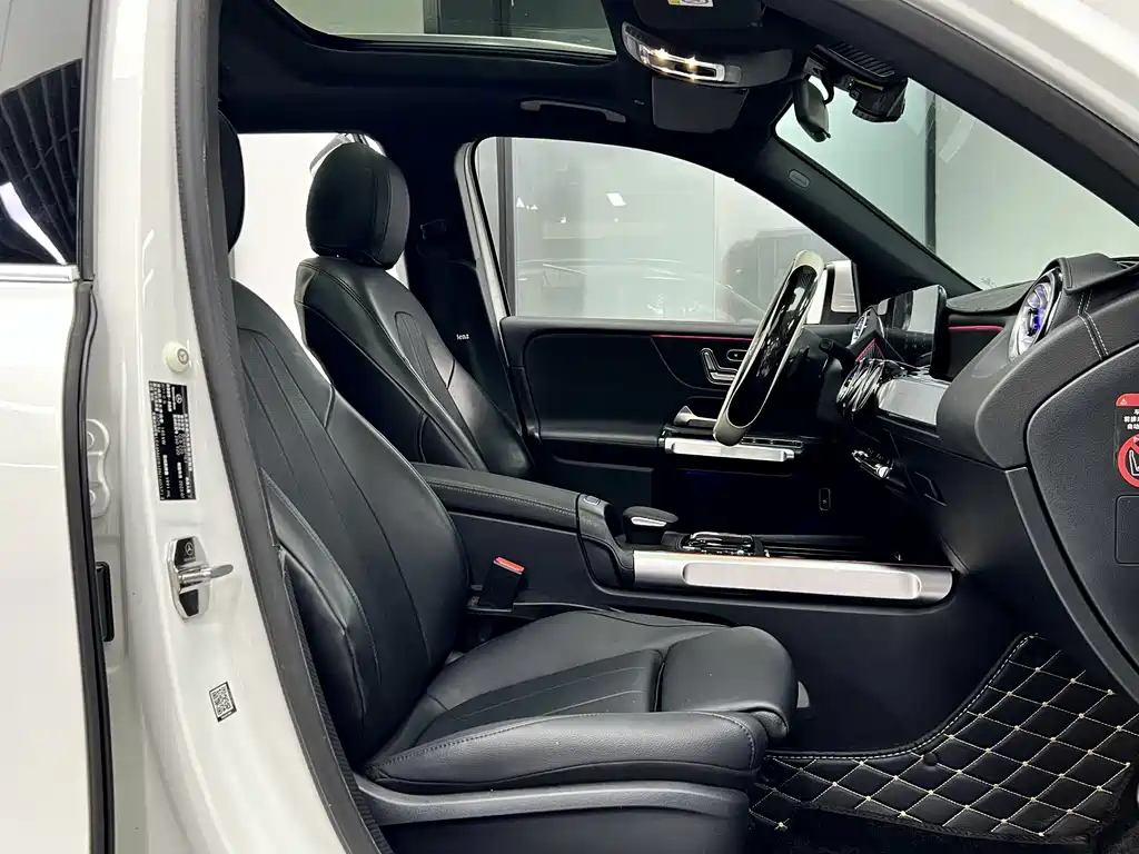 Mercedes-Benz GLB 2023