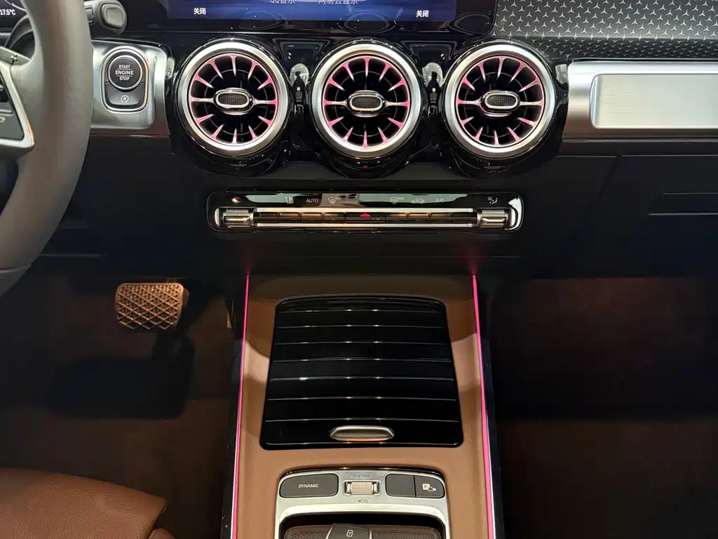Mercedes-Benz GLB 2025 — фото 15
