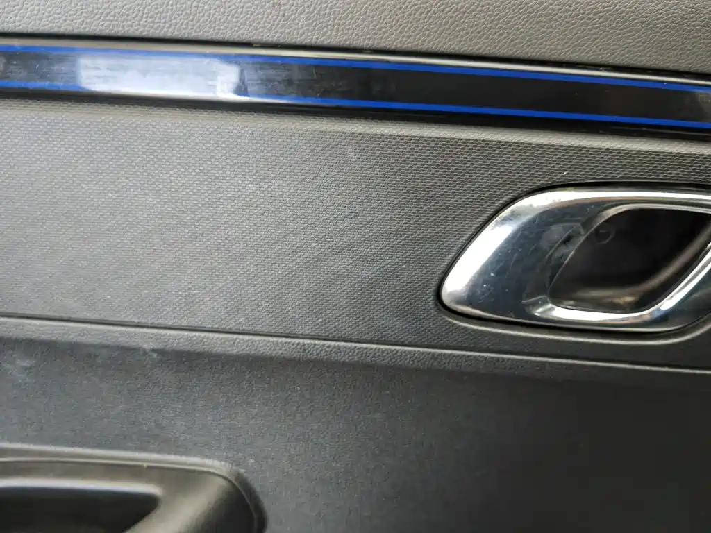 Renault Eno 2020 — фото 9
