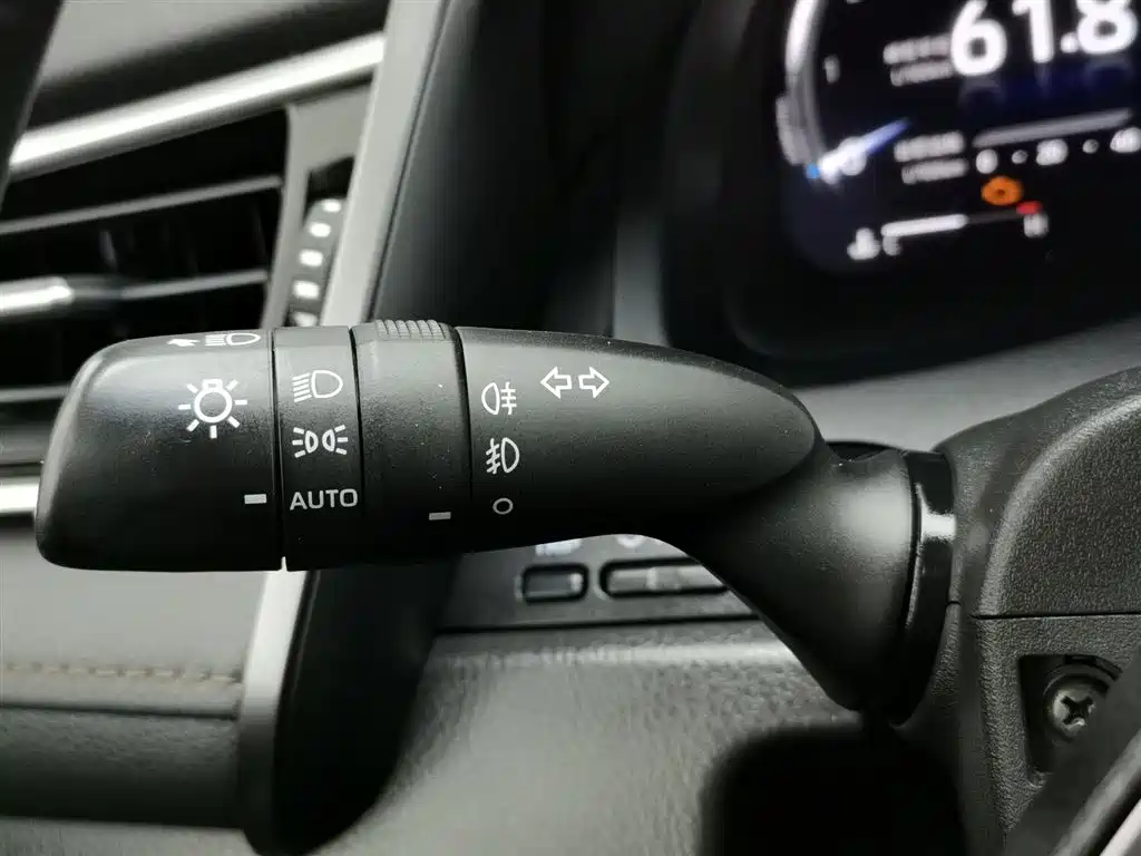 Toyota Camry 2022 — фото 21