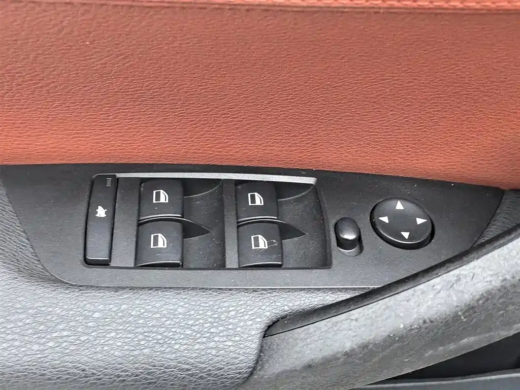 BMW X1 2012 — фото 9