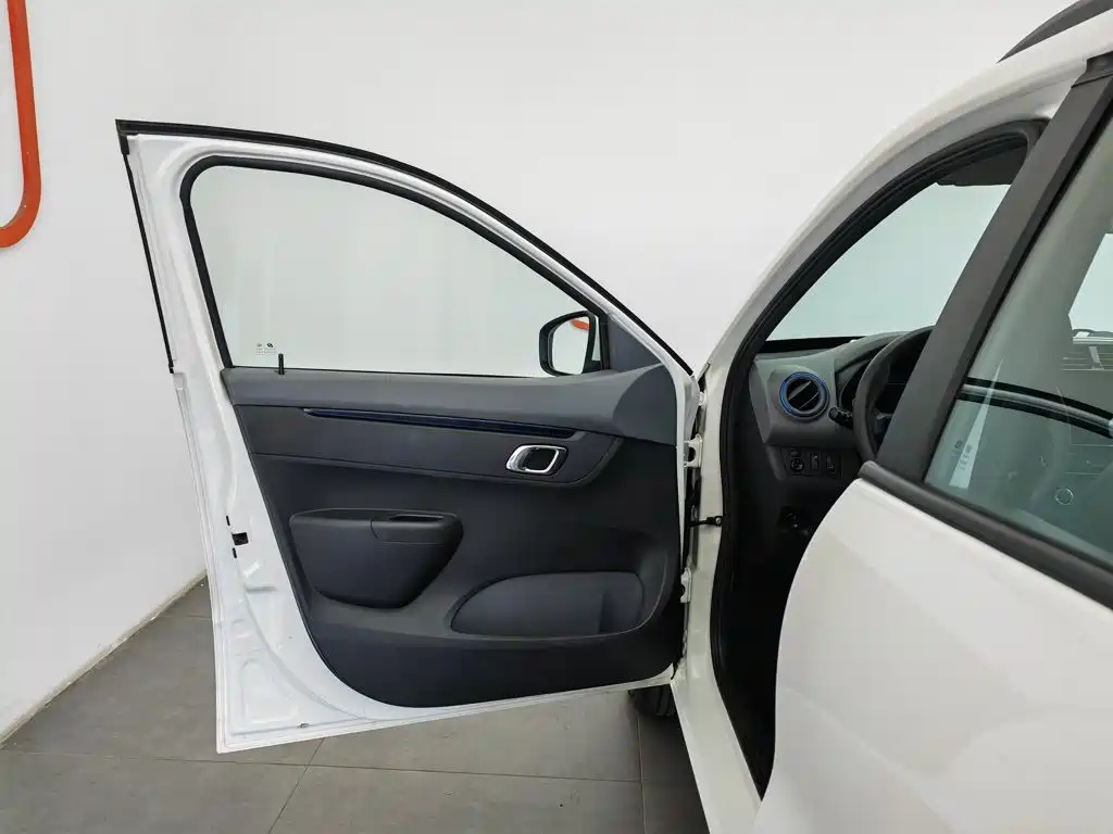 Renault Eno 2020 — фото 8