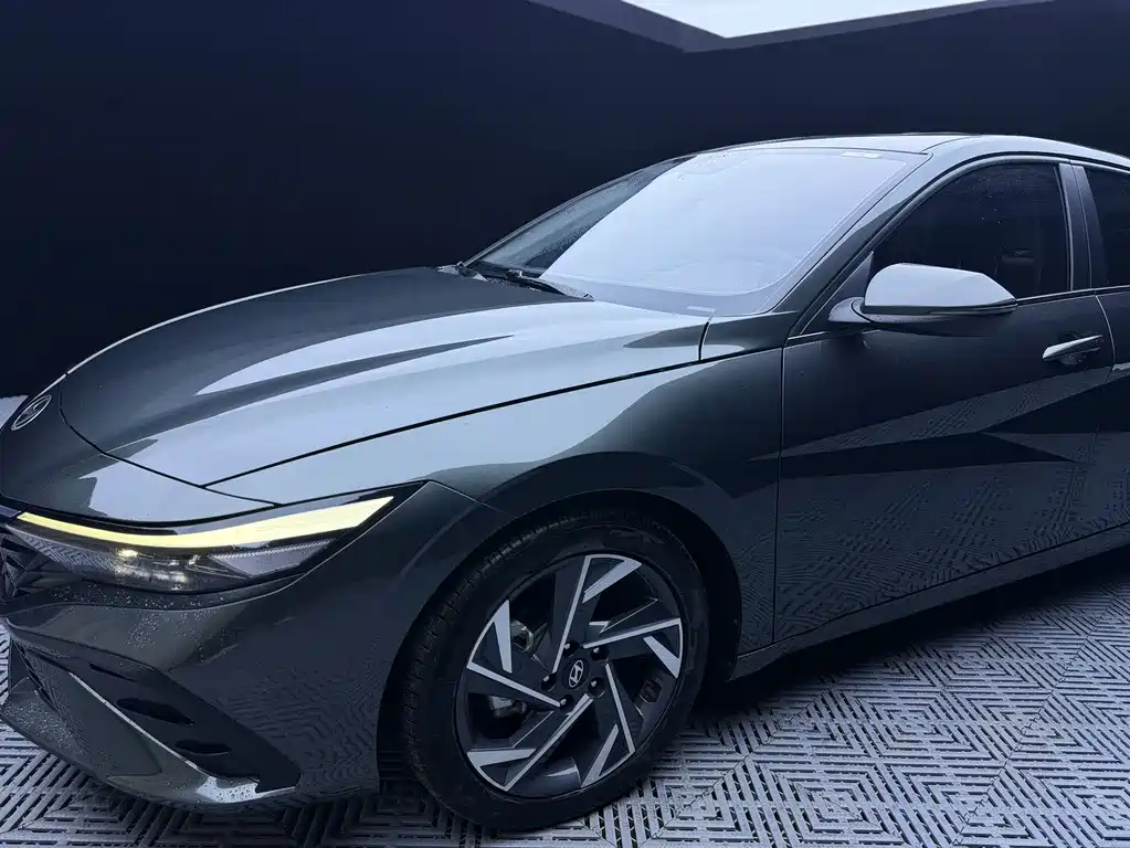 Hyundai Elantra 2025