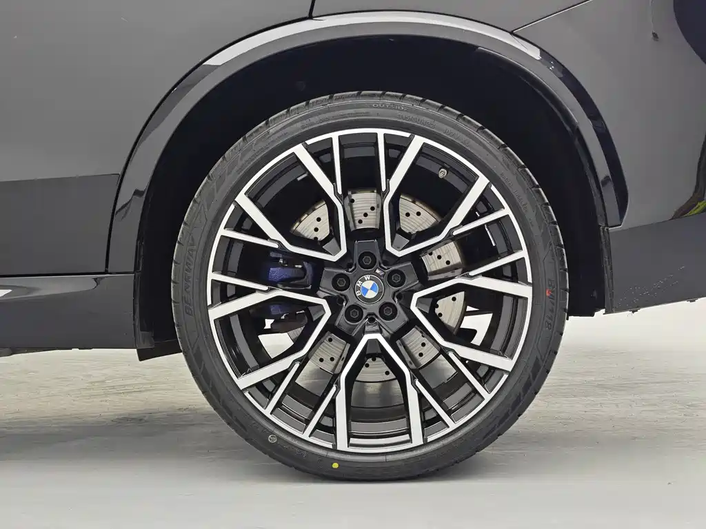 BMW X5 M 2022 — фото 19