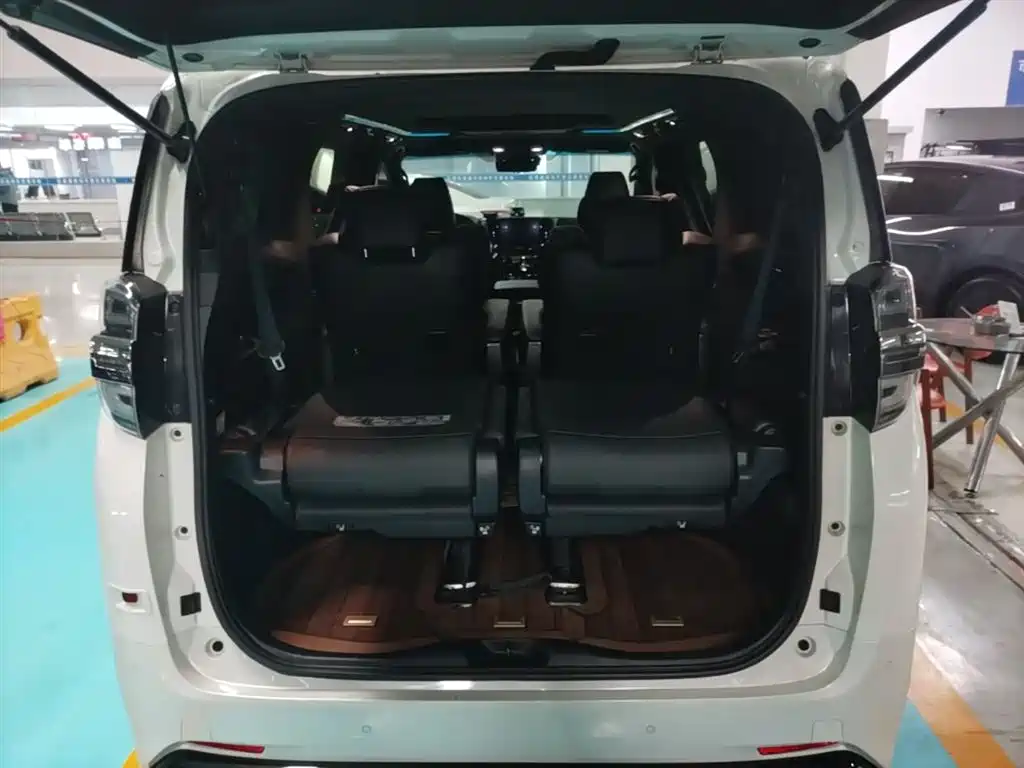 Toyota Vellfire 2022 — фото 19