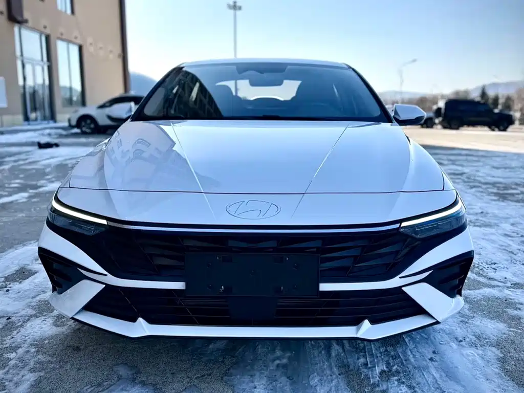 Hyundai Elantra 2023 — фото 2