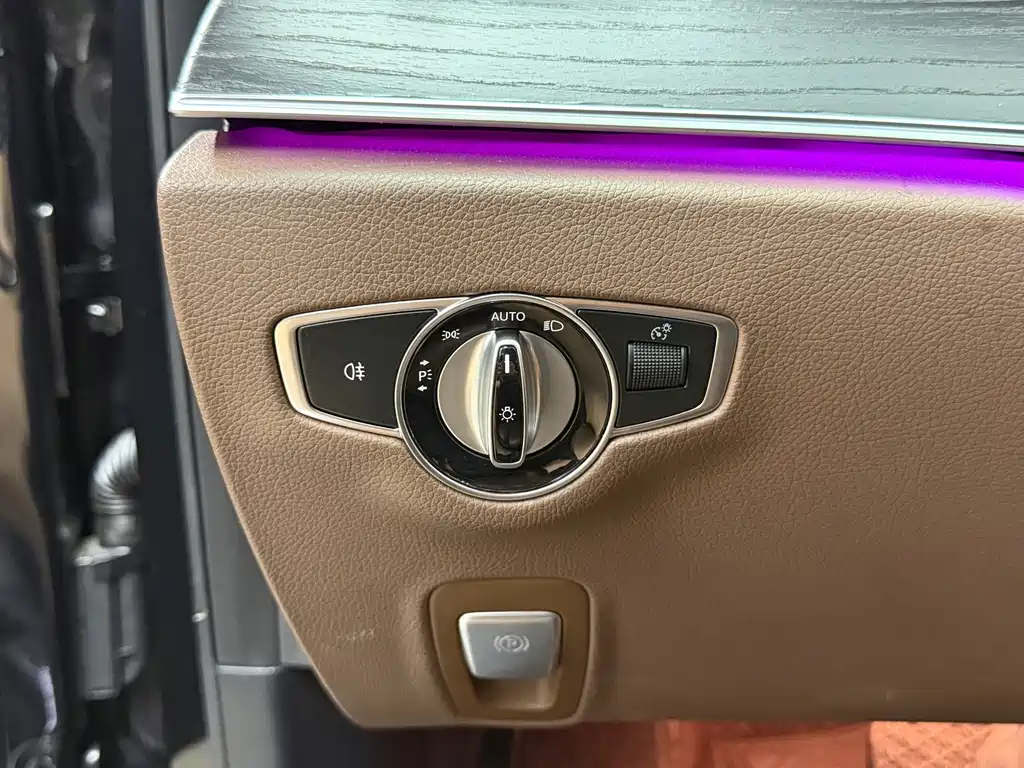 Mercedes-Benz E-Class 2019 — фото 18