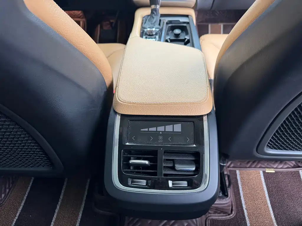 Volvo XC90 2016 — фото 12
