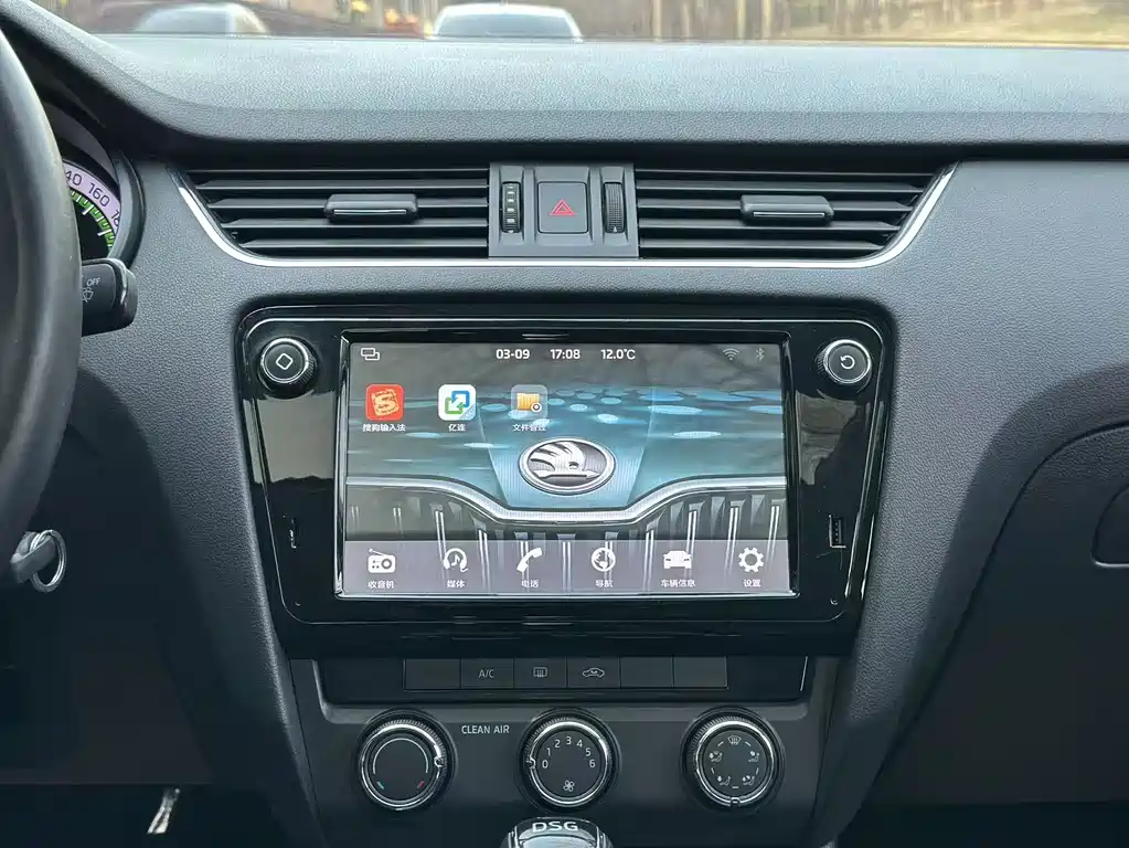 Skoda Octavia 2018 — фото 14