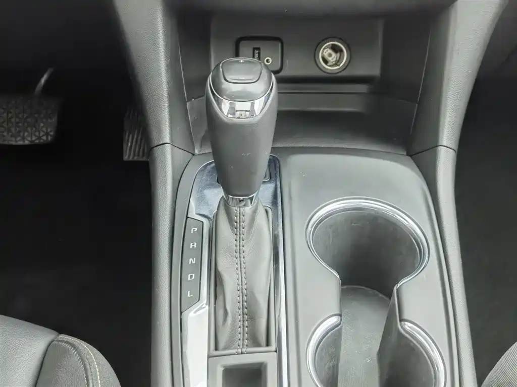 Chevrolet Equinox 2018 — фото 13