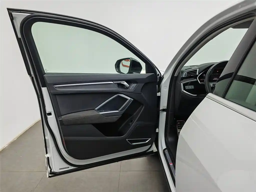 Audi Q3 Sportback 2021 — фото 8