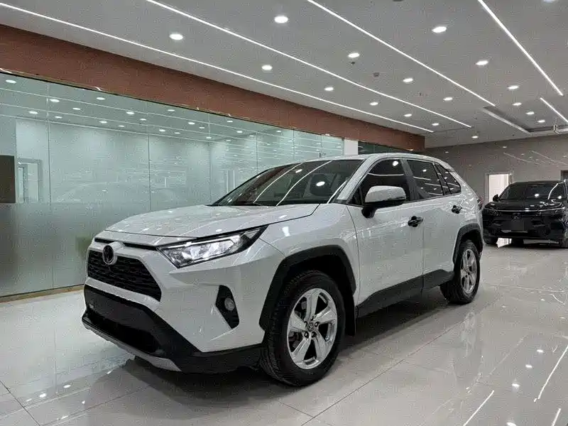 Toyota RAV4 2020 — фото 1