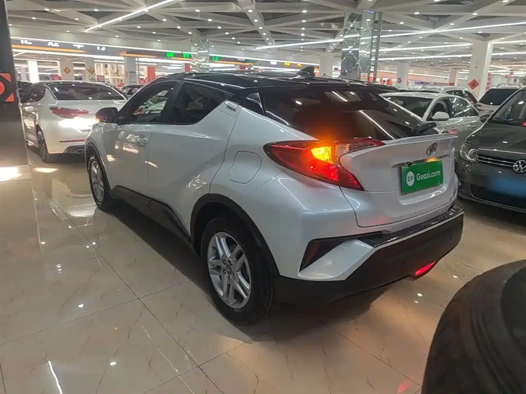 Toyota C-HR 2021 — фото 5