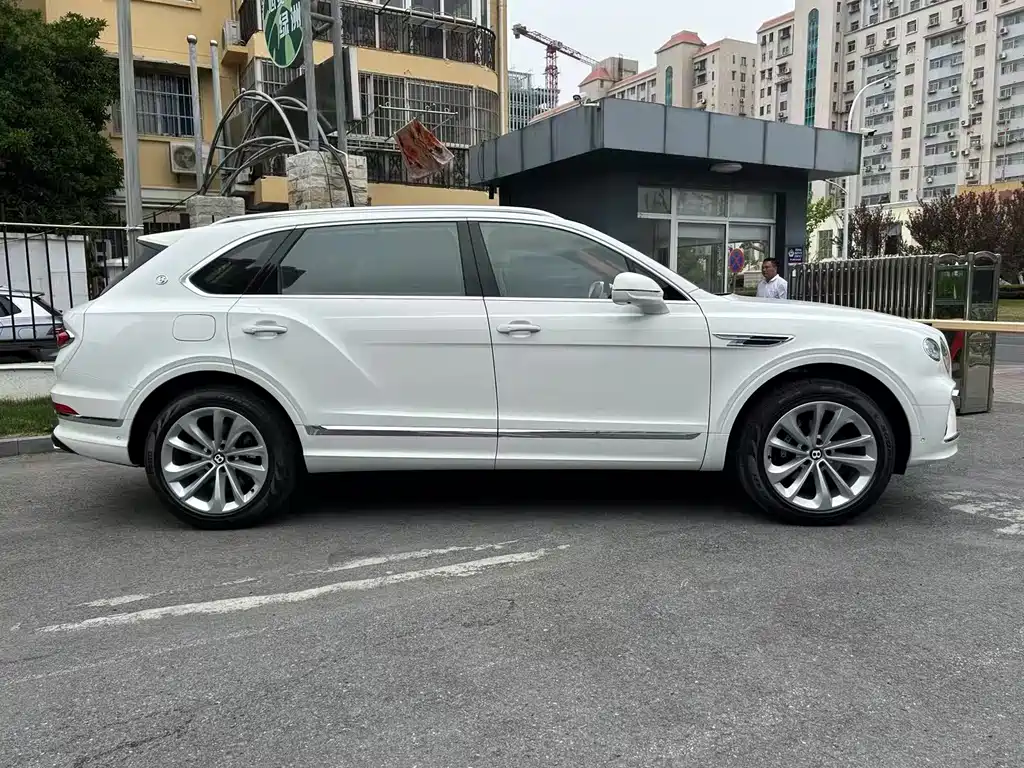 Bentley Bentayga — фото 3