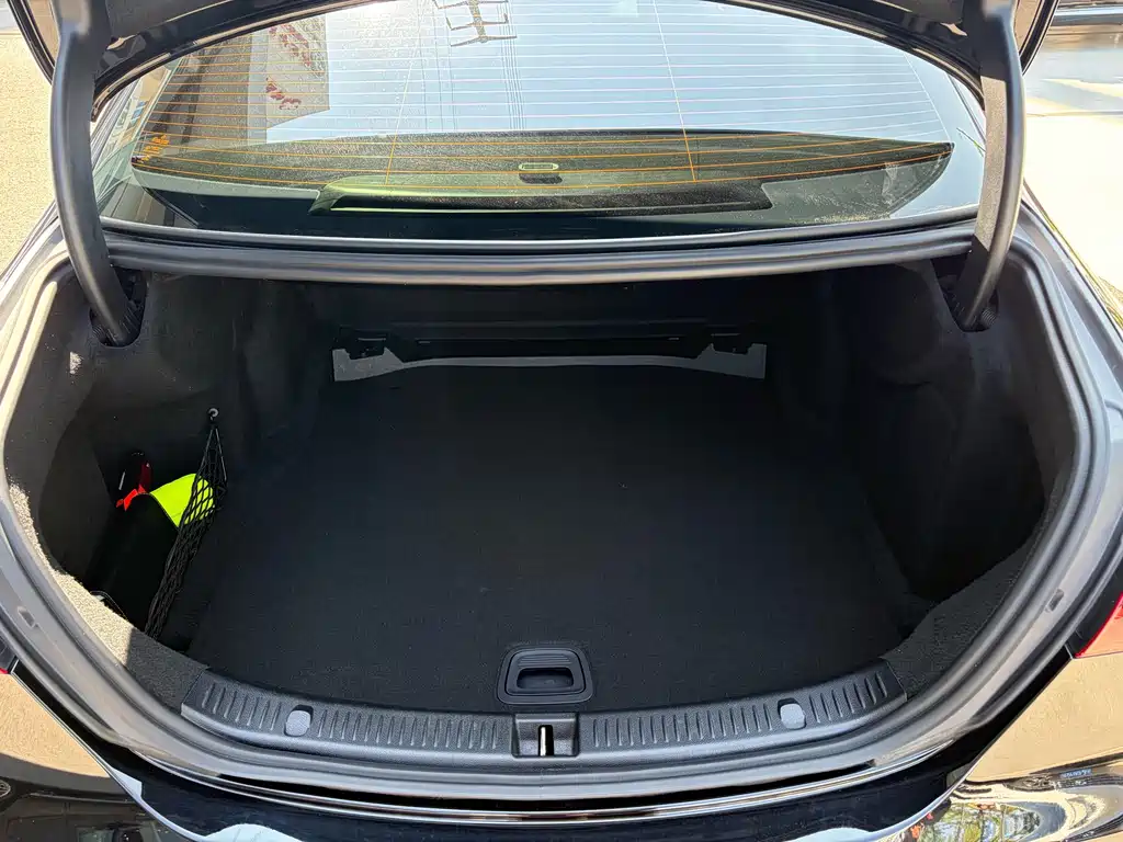 Mercedes-Benz E-Class 2022 — фото 10