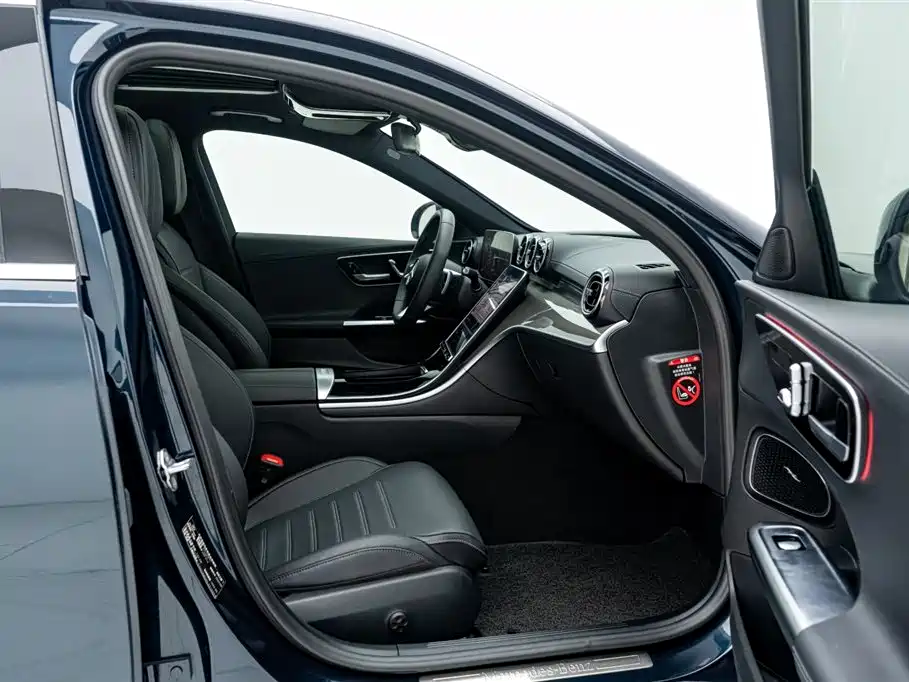 Mercedes-Benz C-Class 2023 — фото 24