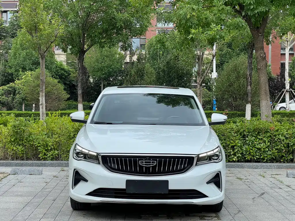 Geely Emgrand 2022