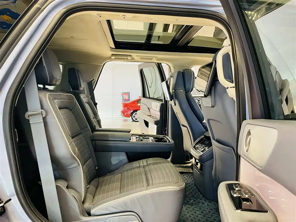 Lincoln Navigator 2019 — фото 15