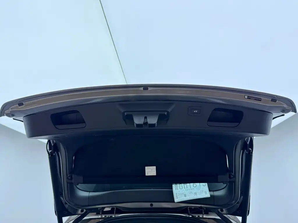 Jaguar E-PACE 2023 — фото 26