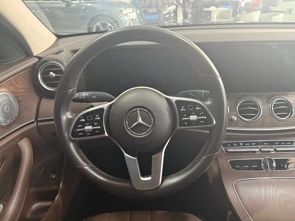 Mercedes-Benz E-Class 2020 — фото 10