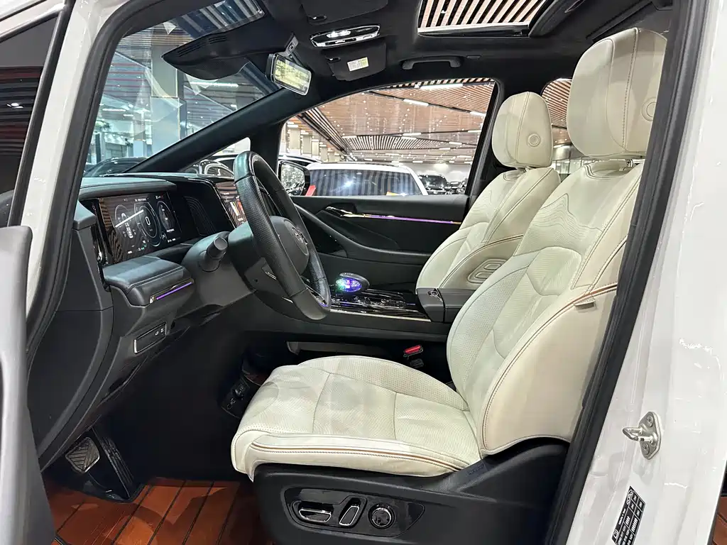 GAC Motor Trumpchi M8 2023 — фото 7